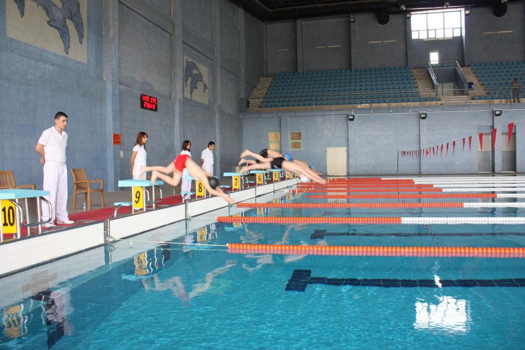 Eleme yöntemine göre düzenlenen yüzme yarışlarında daha önce yapmış oldukları derecelere göre, en iyi yarışmacılar aynı seride toplanır ve bu seri en son yarışır.