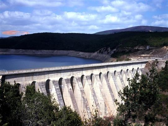 Yüksekliği 185 m, 1984 yılında  15