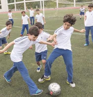 - Kurallara uymak, kulüp liderinin verdiği görev ve sorumlulukları yerine getirmek. - Futbol Kulübü; ilkokul 3 ve 4.