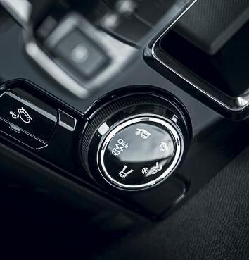 Yeni SUV PEUGEOT 5008, zorlu yol koşulları için Grip Control* çekiş kontrol sistemine sahiptir.