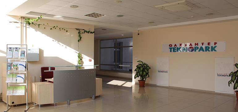 Gaziantep Üniversitesi Tekmer de Gaziantep Üniversitesinin sahip olduğu bilim ve altyapı potansiyeli, Kobi ve girişimcilerin hizmetine sunulmaktadır.