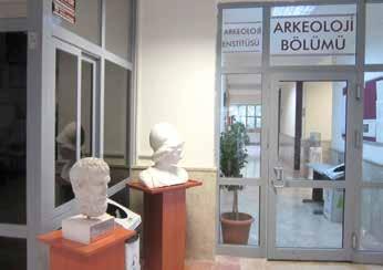 16.02.2015 tarihinde kurularak Pamukkale Üniversitesi bünyesinde faaliyete geçen Arkeoloji Enstitüsü, Türkiye de bu alanda hizmet veren ilk ve tek enstitü olma özelliği taşımaktadır.