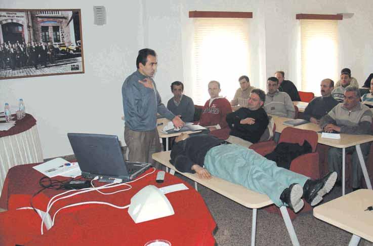 Acil Durum E itimlerimiz Sendikam z ile MESS E itim Vakf n n ortaklafla devam ettirdi i Acil Durum E itimleri üyelerimizden; Ünye Çimento Sanayii ve Tic. A.fi.