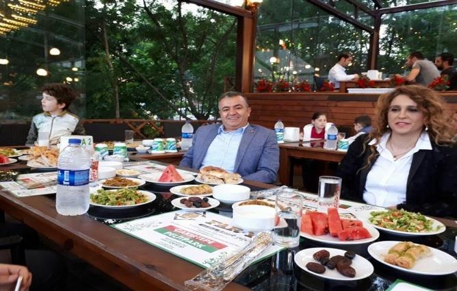 birlikte iftar yemeğinde