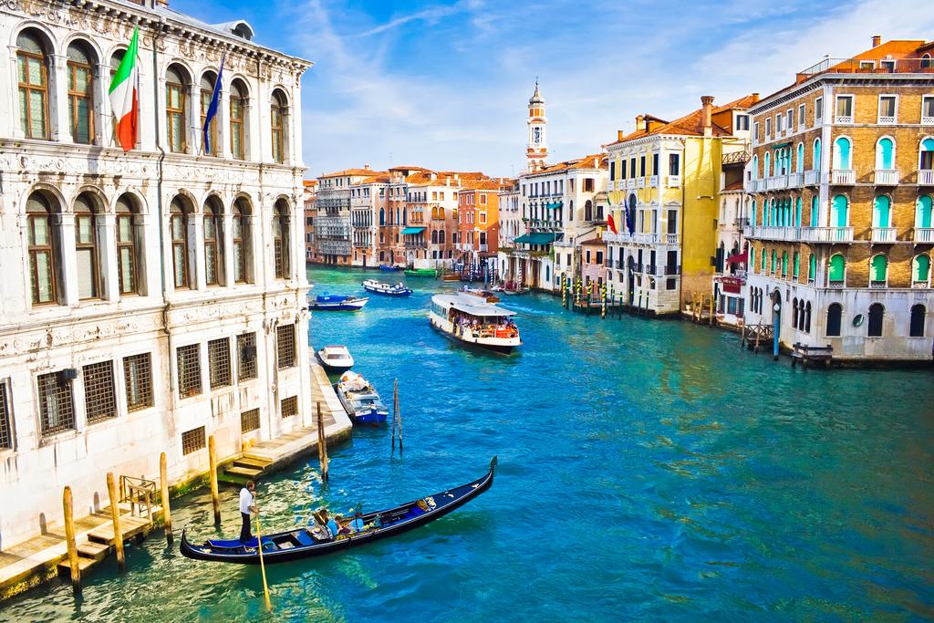 Yeni Çağların Başlangıcı: Merkantilizm Sosyal ve Ekonomik Yapıdaki Değişimler 15 Ticaretteki gelişmeler başta Venedik olmak üzere İtalyan şehirleri öncülüğünde başlamıştır.