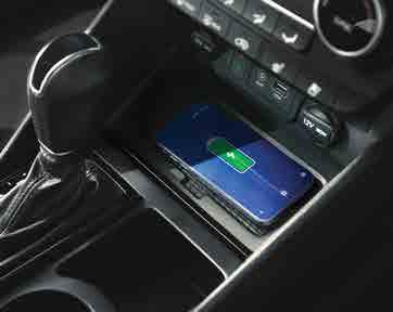 Apple CarPlay ve Android Auto ile her şeyi parmaklarınızın ucuna getiren 8 dokunmatik ekranlı bilgi eğlence ve navigasyon sistemiyle