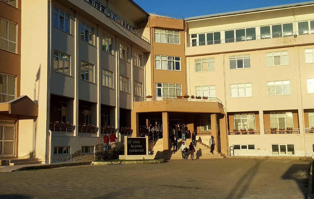 SAĞLIK HİZMETLERİ MYO SÖKE Yüksekokulumu Eğitim-Öğretim himetini Söke İşletme Fakültesi binasında sürdürmektedir Staj İmkâı: Yüksekokulumu öğrencileri Ya Stajlarını Kamuya bağlı Devlet