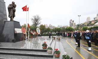 İlçeden Atatürk Ölümünün 74. Yılında Anıldı Türkiye Cumhuriyeti nin kurucusu Mustafa Kemal Atatürk, ebediyete intikalinin 74.yılında Bahçeşehir tören alanında düzenlenen törenle anıldı.