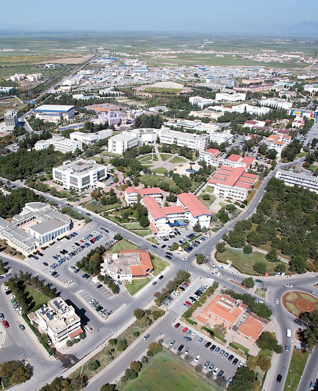 BİLG YÜKS Doğu Akdeniz Üniversitesi nin Öğrencilerine Sunduğu Ayrıcalıklı Olanaklar 11 Fakülte ve 5 Yüksekokul da 95 programda lisans ve önlisans, 77 programda lisansüstü eğitim Öğrenci değişim