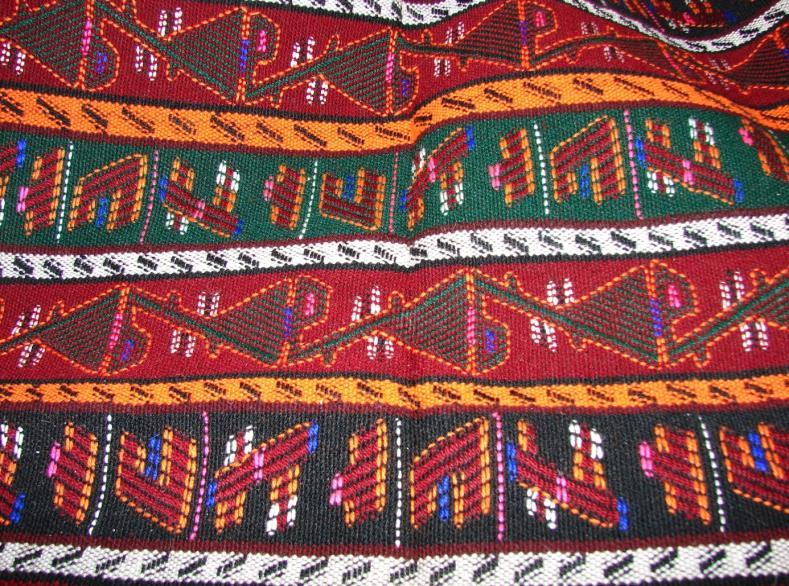 Mengen de geleneksel giyim kuşam 37 uzun ve enli kumaş. Giysi, bu tanımlamaları dışında Türk kültüründe başka birçok anlam katmanına da bürünmüştür.