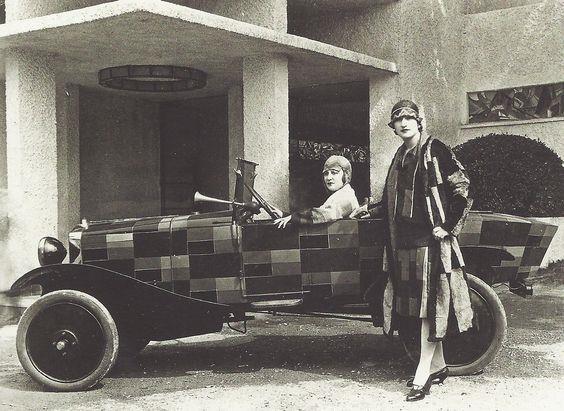 Görüntü 10. Sonia Delaunay ın resim çalışmasının araba desenine ve paltoya uygulanmış halleri. Kaynak: https://www.art.co.