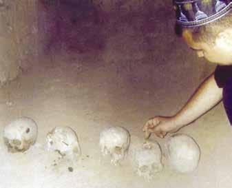 Arkeologlar, 1918 yılında Guba da Ermeniler tarafından öldürülen Azerbaycanlıların iskeletini inceliyor.