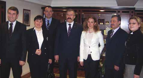 Dernekten Haberler ÝSTANBUL VALÝSÝ SAYIN MUAMMER GÜLER ZÝYARETÝ 07.03.2008 Günü yönetim kurulumuz, Ýstanbul Valisi Sayýn Muammer Güler i makamýnda ziyaret etti.