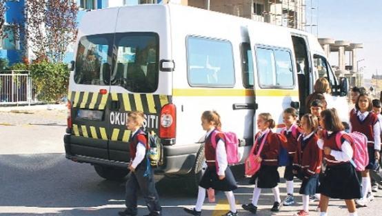 OKUL SERVİSİ KULLANIRKEN Servisten İnerken Araç tamamen durmadan ayağa kalkmayalım. İneceğimiz yere yaklaşırken eşyalarımızı hazır edelim, araçta unutmayalım.