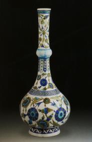 Bununla birlikte Osmanlı seramiklerinin etkilenebileceği kültürler araştırıldığında Selçuklu döneminde yapılan şişe örnekleri de incelenmiş ve Osmanlı örneklerine oldukça benzediği görülmüştür