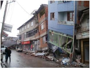 uyarıların dikkate alınmaması ve yetersiz denetimler sonucu, 211 yılında Van da meydana gelen depremler sonucunda onlarca çarpışma hasarı meydana