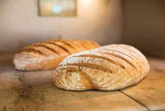 Sıcakken paketleme işlemi yapıldığı takdirde nem oluşur ve ekmeğin küflenmesine neden olur. PİŞİRME Ekmek yapım aşamalarının sonuncusudur. Ekmeğe lezzet veren bileşiklerin ortaya çıktığı evredir.