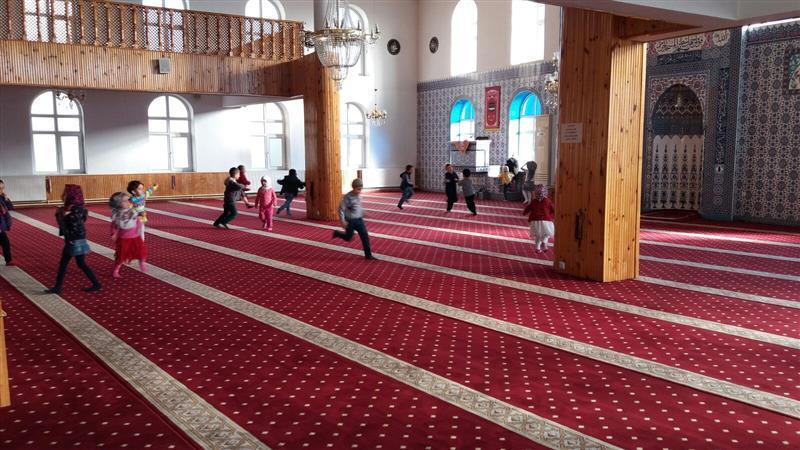 öğrencileri Merkez Ulu Camii'ni ziyaret etti. İlçe Müftümüz Sn.