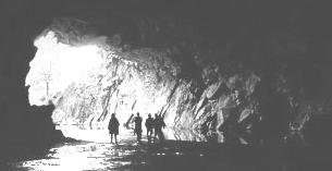 1854 Owen, Birleşik Amerikada Mammoth mağarasına girmiştir. Bu mağaradaki çalışmalar yıllarca aralıksız sürdürülmüş, Hovey Ellisworth tarafından 1897 yılında tamamlanmıştır.