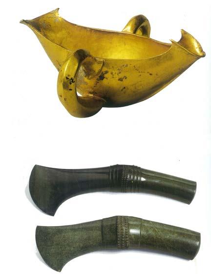 Troia II dönemi altın hazine buluntuları (Korfmann 2001, kitabın arkasındaki renkli resimlerden).