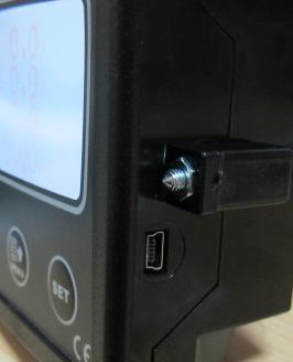 2.7. USB PORTU USB Konnektörü USB A - mini-usb Kablo Açıklama: Veri aktarım hızı: Konnektör: Kablo uzunluğu: Fonksiyon: USB 2.0, izole değil, HID modu 1.