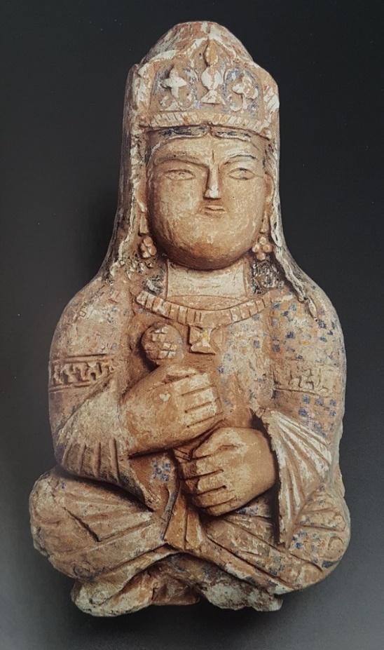 182 Foto-12: Alçı kadın figürü, 42.5 x 22.5 cm. İran, XII - Erken XIII. yüzyıl Kaynak: (Canby vd., 2016: 43).