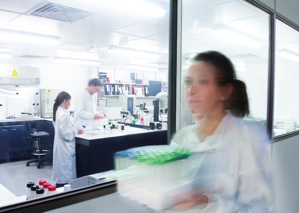 Dyson kendi bünyesinde mikrobiyoloji laboratuvarı olan tek elektrikli süpürge üreticisidir. Dyson mikrobiyologları İngiltere Malmesbury de yer alan merkezde bakteri ve alerjenler üzerinde çalışıyor.