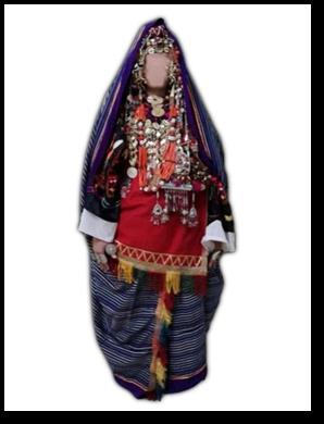 Journal of Anatolian Cultural Research, 2017, 1 (3),62-74 Edfase Nasodan: Bir en üst, iki üst parçadan oluşan, giyilen bir giysidir. Fotoğraf 1.
