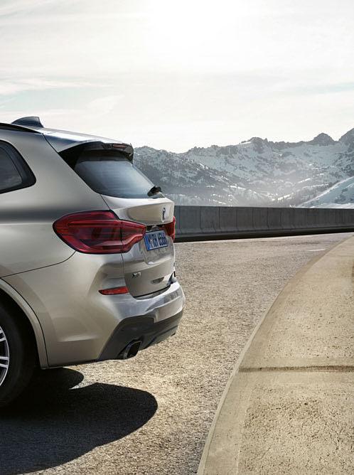 Metalik Sunstone yeni BMW Individual gövde rengi parlaklığı, gümüş ve altın rengi arasında yer alan ışıltılarıyla