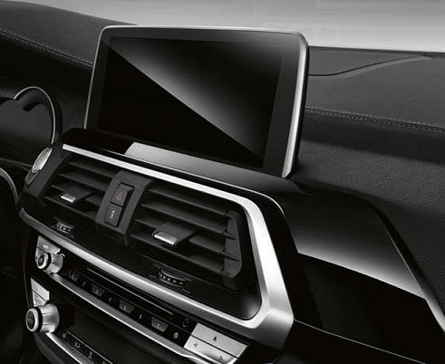 İç tasarımda Fildişi Beyazı BMW Individual ince tanecikli Merino deri benzersiz bir genişlik hissi yaratır.