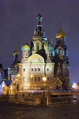 1703'te Deli Petro tarafından inşa edilmiş ve 200 yıl Çarlık Rusyası'nın başkenti olarak kalmıştır.