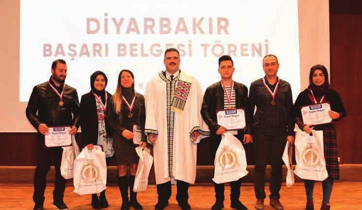 Açıköğretim Sistemi Başarı Belgesi Törenleri Diyarbakır, Batman ve Mardin le Devam Etti Üniversitemiz, kuruluşunun 60 ıncı yılında da Açıköğretim Sisteminin başarılı öğrencileriyle buluşmaya ve