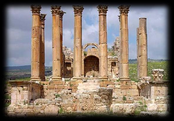 Artemis Tapınağı Antik dünyanın mermerden inşa edilmiş ilk tapınağıdır. Büyüklüğü, 105 x 50 m. ve ön cephesi diğer Artemis (Ana Tanrıça) tapınakları gibi batıya dönüktür.