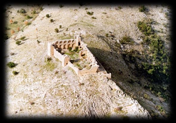Azize Hatun Hamamı Efes Müzesi bitişiğinde bulunan bu hamam müzenin bir bölümünü oluşturmaktadır. Hamamın kitabesi günümüze gelememiş, yapı üslubundan XVI. yüzyılda yapıldığı sanılmaktadır.