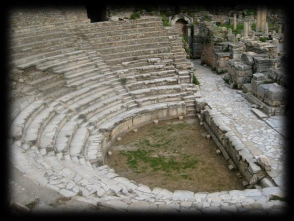 Yukarı Agora (Devlet Agorası) ve Bazilika İlk olarak Helenistik Dönemde inşa edilmiş, Roma Döneminde İmparator Agustus zamanında tamamlanmıştır.
