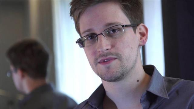 Edward Snowden kimdir? (Snowden nerede, Prizma nedir?) ABD'nin kamu aleyhine faaliyetlerini deşifre ederek dünyada büyük yankı uyandıran Snowden, İstanbul'daki konferansa bağlandı.