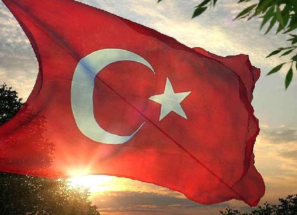 İSTİKLÂL MARŞI Korkma, sönmez bu şafaklarda yüzen al sancak; Sönmeden yurdumun üstünde tüten en son ocak. O benim milletimin yıldızıdır, parlayacak; O benimdir, o benim milletimindir ancak.