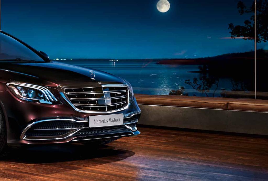 Dışarı karşı parlar. İçeriye etki eder. Yeni Mercedes-Maybach S-Serisi. 77 Güçlü radyatör ızgarası bile yeni Mercedes-Maybach S-Serisinin eşsiz duruşunu anlatır.