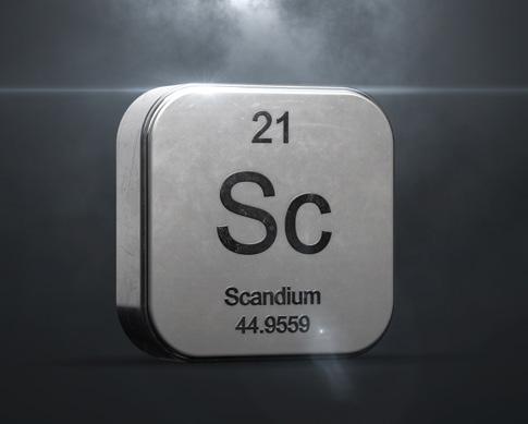 kullanımı olan parçalarla sınırlıyor. Doğada Skandiyum 800 kadar mineralde bulunabiliyor. Nadir topraklara benzer özellikler arz eden Skandiyum kayaçlarda 22 ppm civarında oluyor.