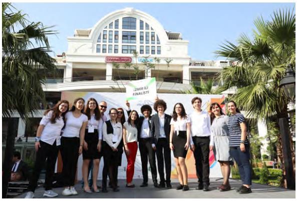 GençBizz Programı kapsamında 3. Ticaret Fuarı, Mavi Bahçe Alışveriş Merkezi işbirliği ile İzmir'de gerçekleştirildi.