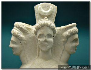 VI.Büyük Bedri ve eşi Periana/Berenike Kütahya Ayzanoi de bulunan heykellerini, Appia heykeliyle birlikte düşündüğümüzde, karşımıza Romalılara teslim olmamak için intihar eden Aziz ana bacılarımız