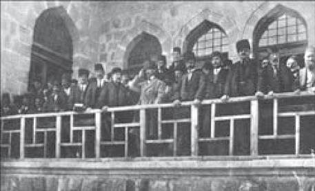 İlk Türkiye Büyük Millet Meclisi İstanbul Meclisi nin (Meclis-i Mebusan ın) 16 Mart 1920 de dağıtılmasından sonra 23 Nisan 1920 de Ankara da Ulus meydanındaki İttihat ve Terakki Kulübü binasında