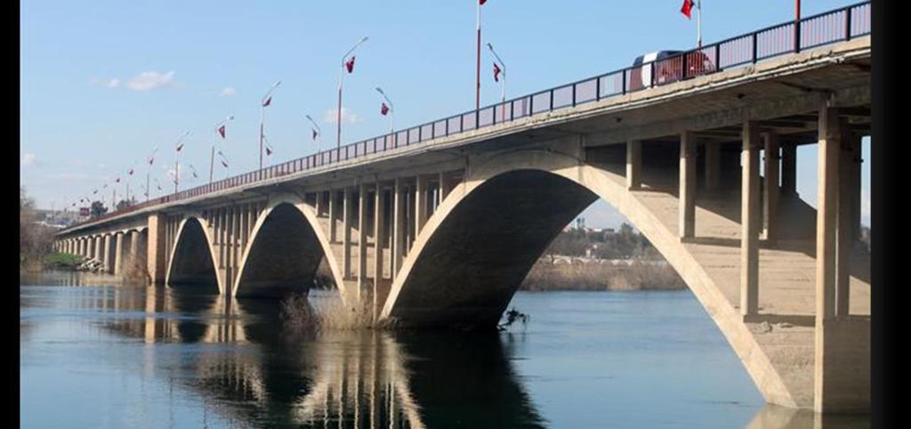 TARİHİ BİRECİK BETONARME KÖPRÜSÜ / ŞANLIURFA Şanlıurfa İli, Birecik İlçesinde bulunan 716m uzunluğundaki 1956 yılında inşa