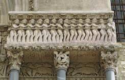 Orta Çağ Kültürü Ve Sanatsal Özellikler Roman kiliselerde içte ve dışta hâkim olan yuvarlak kemerler, niş ve payelerle hareketlendirilmiştir.