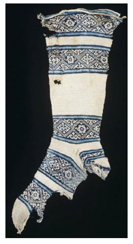 Resim 3. Yale Üniversitesi nde sergilenen ve tahminen M.Ö 1000 yılına ait Mısır da bulunan Coptic Çoraplar ( Rutt, 1987, s.