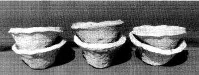 Çark yapımı çanak çömlekle birlikte aynı Dönemde kullanılan bu kaplar bir sonraki aşamada çömlekçi çarkında üretilmiş ve Konik kaplar (conical bowls) olarak adlandırılmıştır 120.