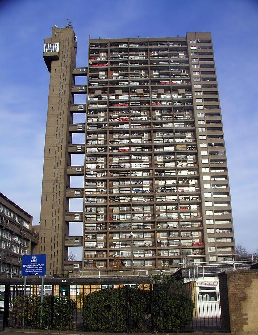durumu iyi olmayanlar ve devlet yardımı ile hayatını sürdülerenler genelde belediye evlerinde kalmaktadırlar. Foto 26: Londra da İlk İnşa EdilenYüksek Binalardan Biri.