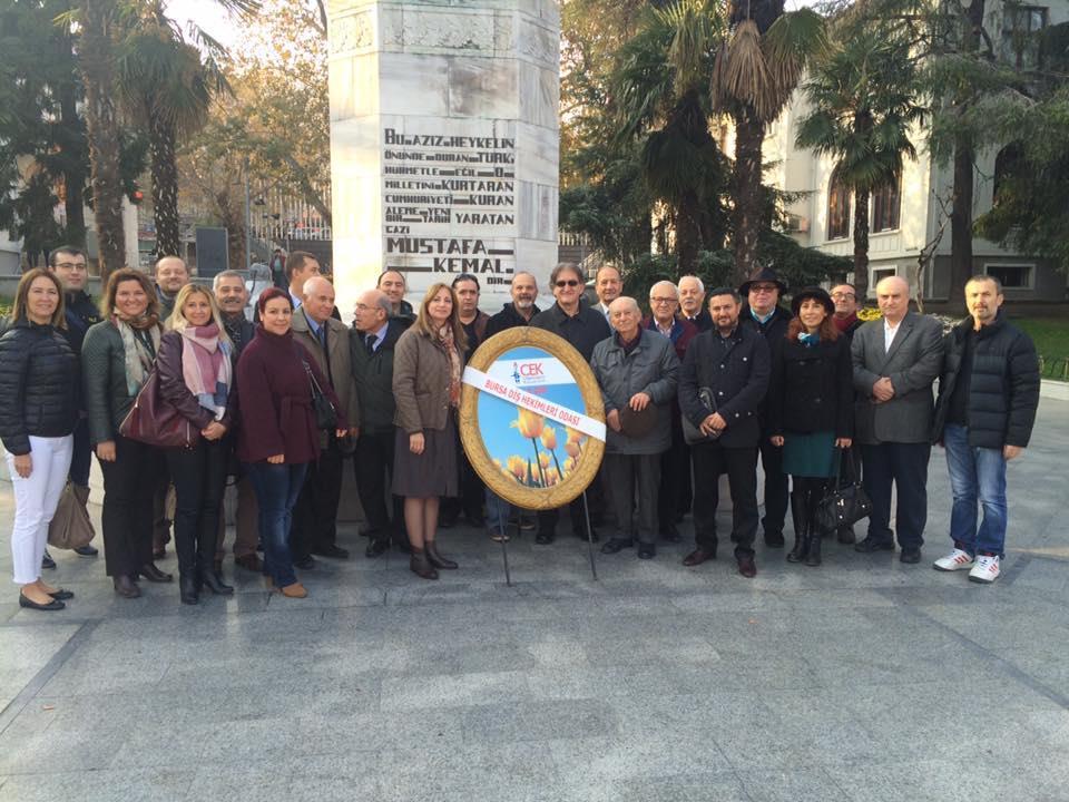 22 Kasım 2016 Dişhekimliği Günü ve Kokteyli 22 Kasın 2016 Salı günü sabah meslektaşlarımızla birlikte Atatürk Anıtı na çelenk bıraktık.