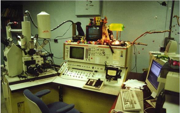 Elektron mikroprob analizleri, Georgia Üniversitesi Jeoloji Bölümü Mikroprob Laboratuvarı nda JEOL JXA 8600 Superprobe marka mikroprob cihazı ile yapılmıştır (Şekil 2.2).