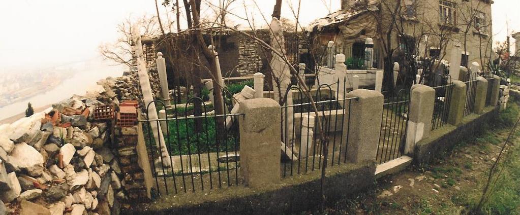 İdris Tepesi, Piyerloti ve Eyüp Mezarlığı 03 KARYAĞDI TEKKESİ Hacı Bektaş-ı Veli ye intisap edenlerin tekkesi. İstanbul un en önemli Bektaşi Tekkelerinden biridir.